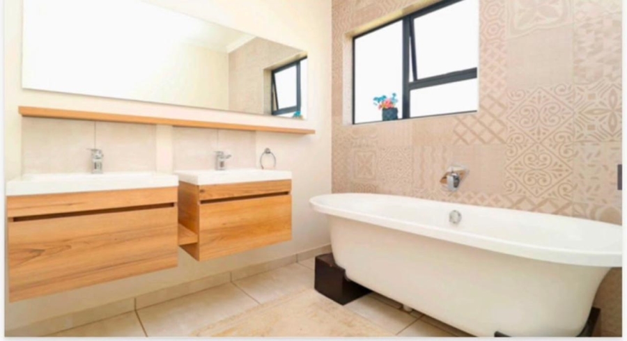 4 Bedroom Property for Sale in Amorosa Gauteng