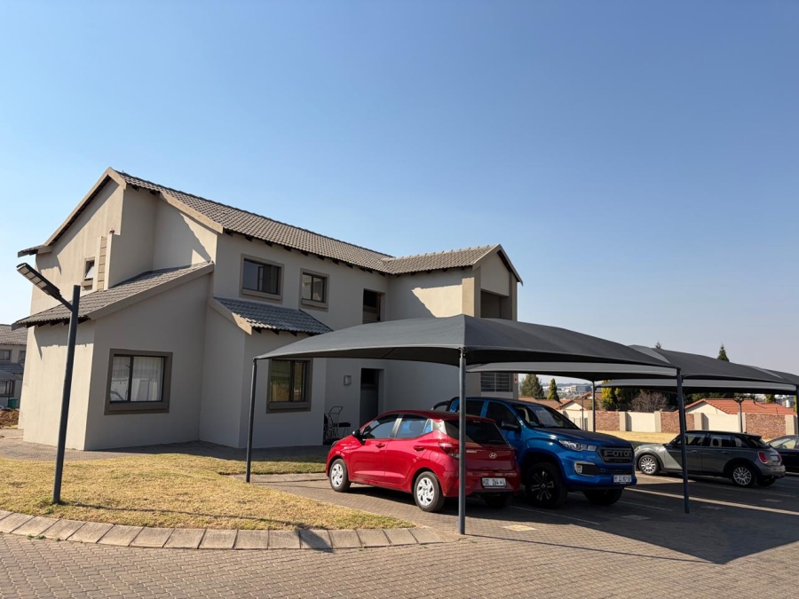 To Let 2 Bedroom Property for Rent in Noordwyk Gauteng