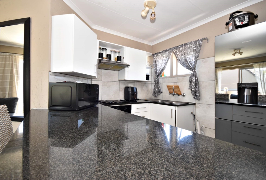 2 Bedroom Property for Sale in Bromhof Gauteng