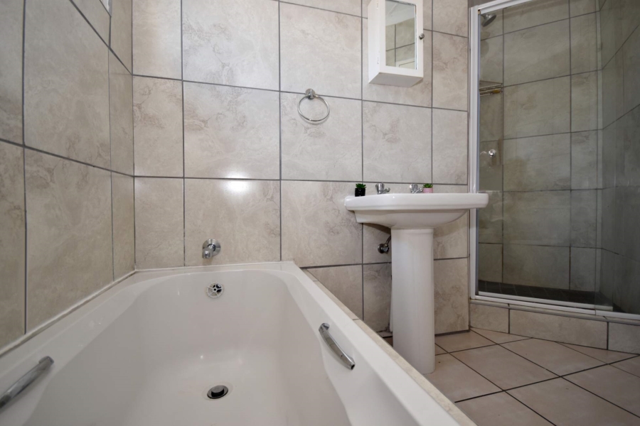 2 Bedroom Property for Sale in Bromhof Gauteng