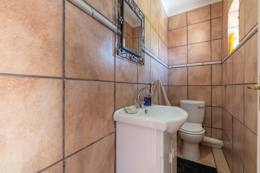 2 Bedroom Property for Sale in Sundowner Gauteng