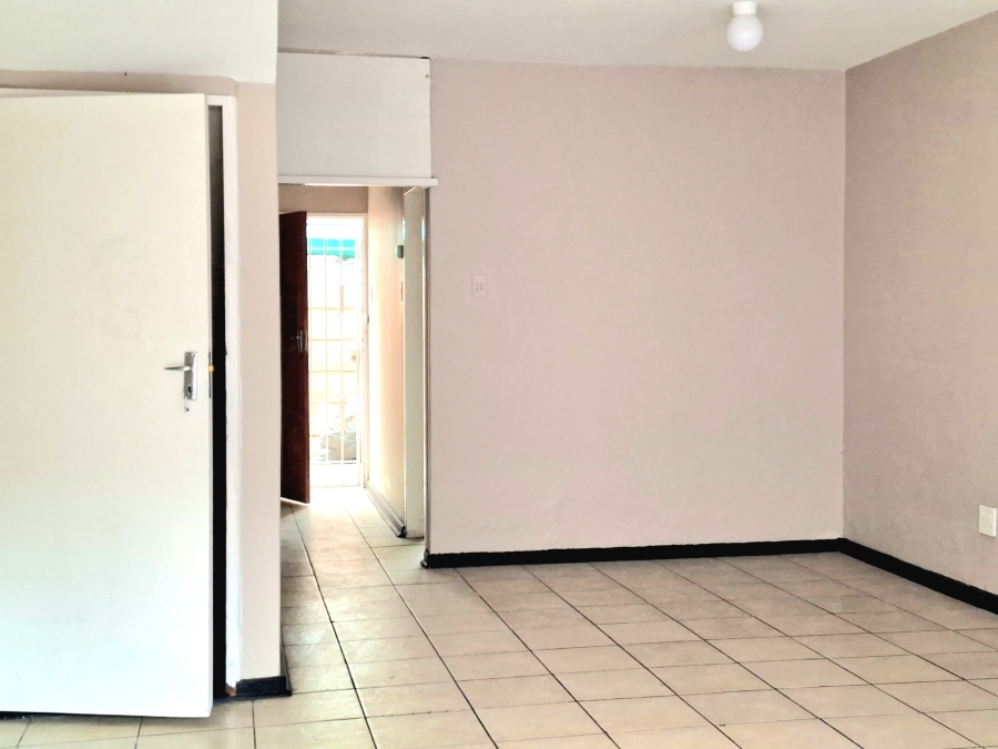 To Let 2 Bedroom Property for Rent in Windsor East Gauteng