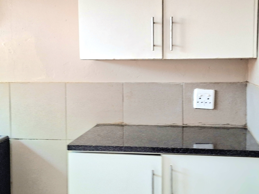 To Let 2 Bedroom Property for Rent in Windsor East Gauteng