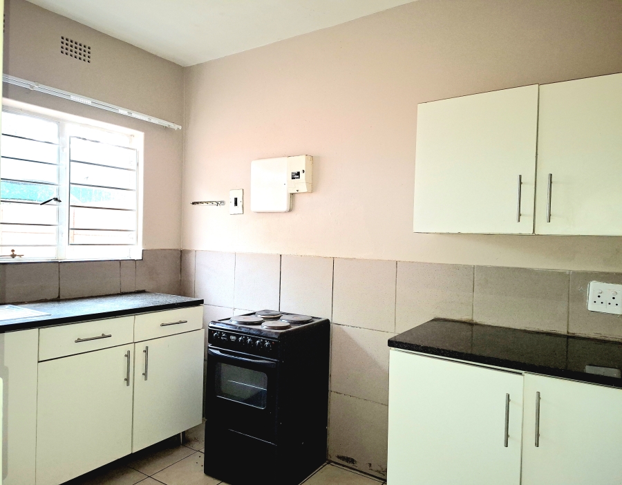 To Let 2 Bedroom Property for Rent in Windsor East Gauteng