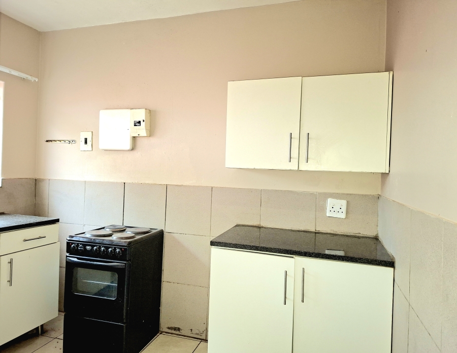 To Let 2 Bedroom Property for Rent in Windsor East Gauteng