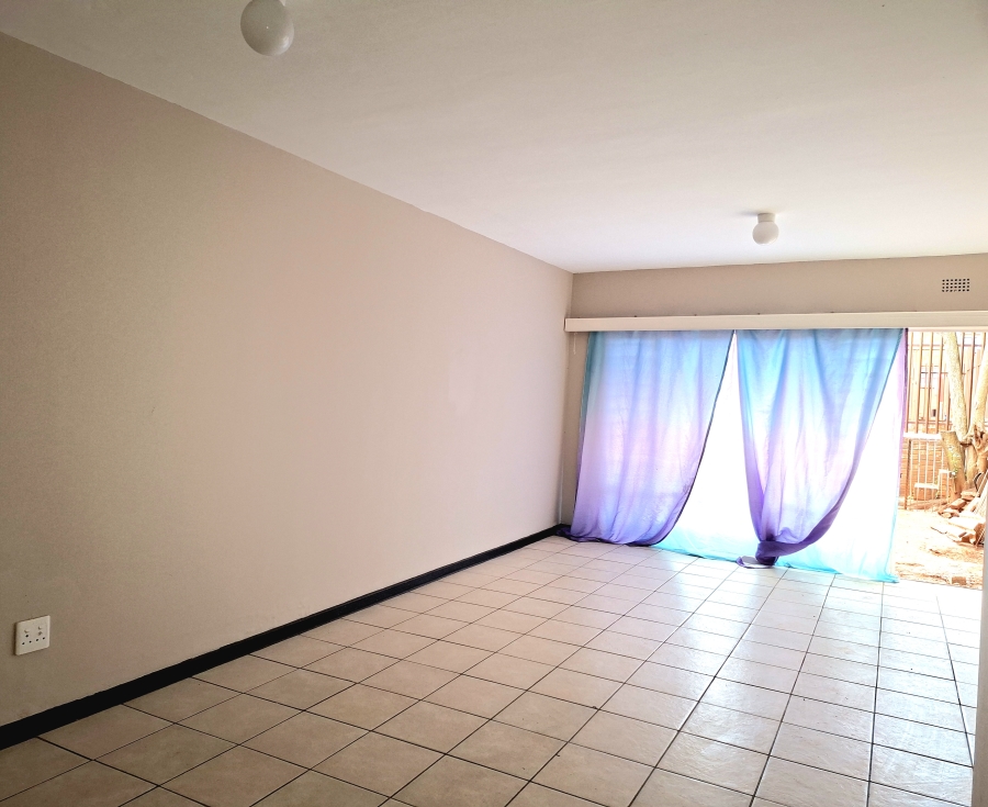 To Let 2 Bedroom Property for Rent in Windsor East Gauteng