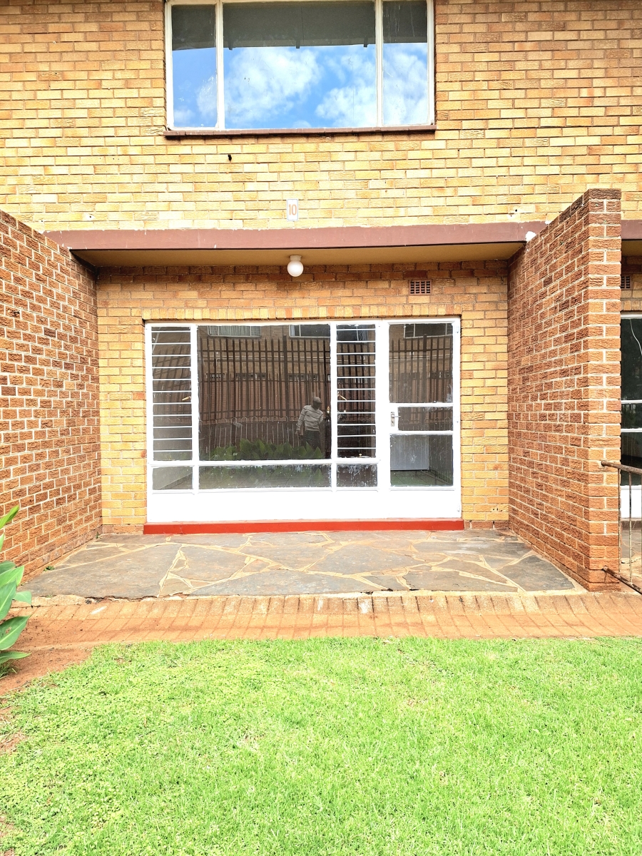To Let 2 Bedroom Property for Rent in Windsor East Gauteng