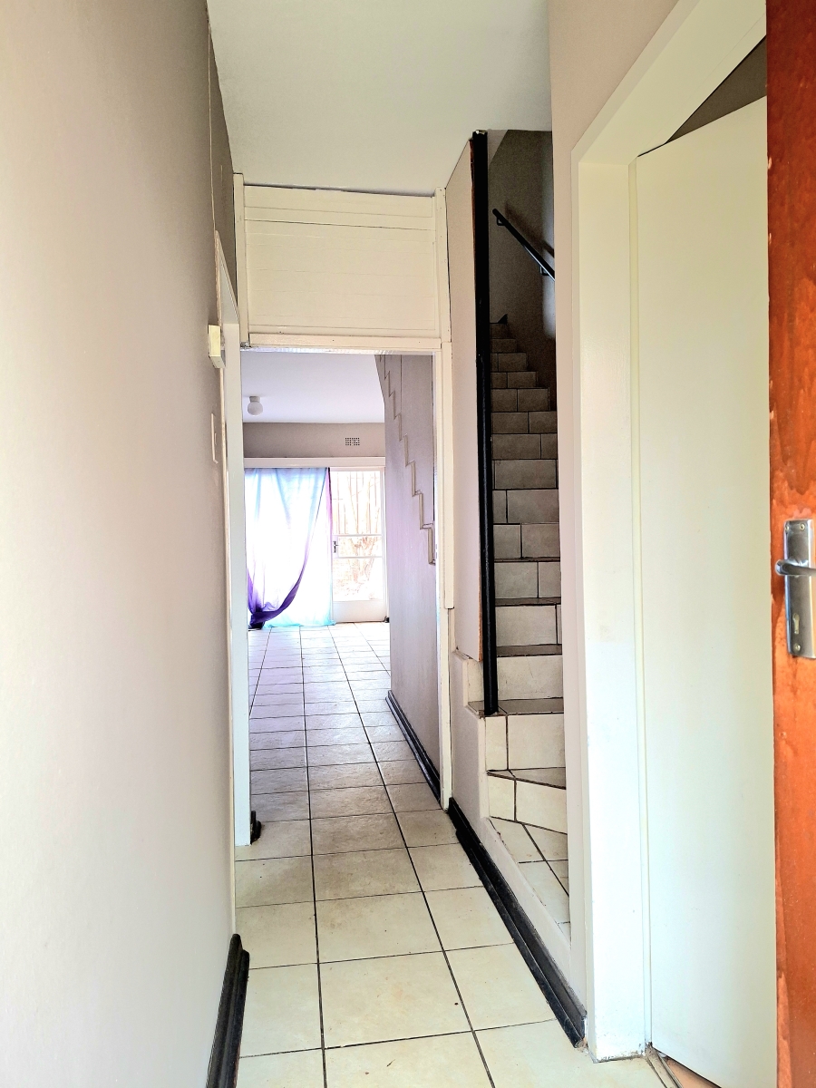 To Let 2 Bedroom Property for Rent in Windsor East Gauteng