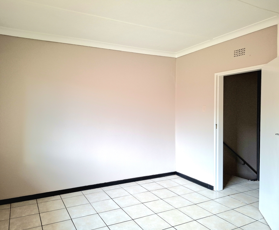 To Let 2 Bedroom Property for Rent in Windsor East Gauteng
