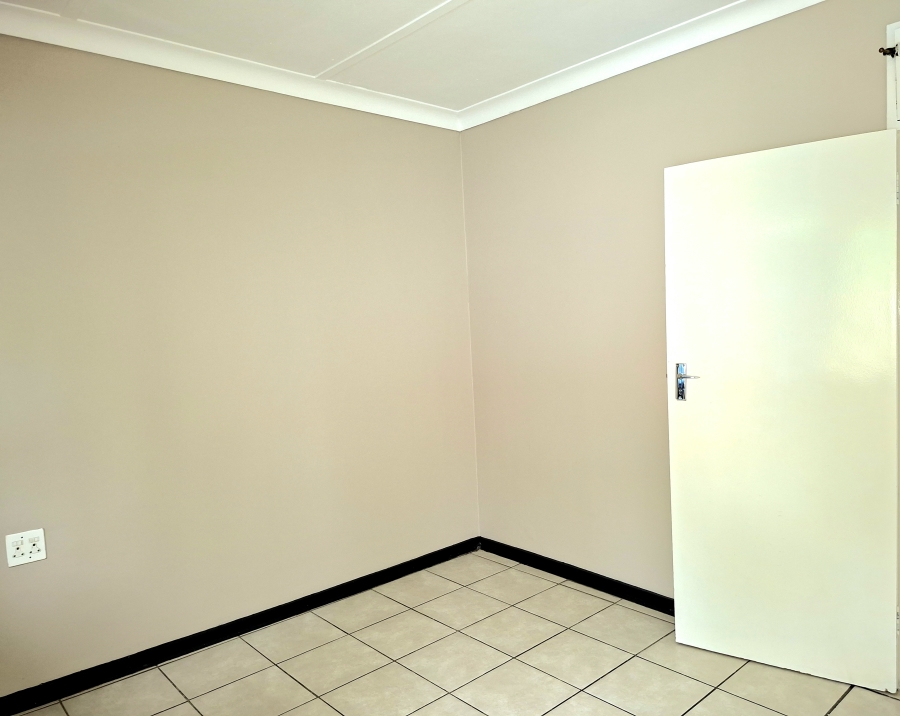 To Let 2 Bedroom Property for Rent in Windsor East Gauteng