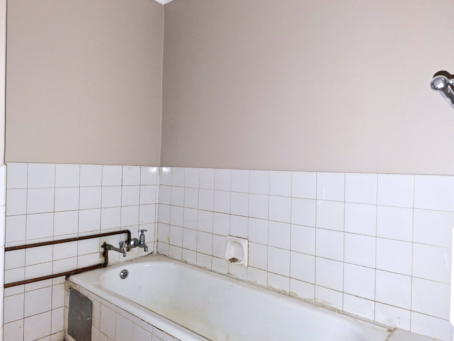 To Let 2 Bedroom Property for Rent in Windsor East Gauteng