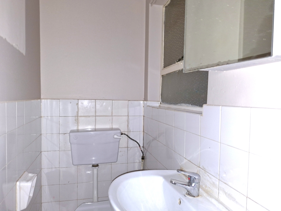To Let 2 Bedroom Property for Rent in Windsor East Gauteng
