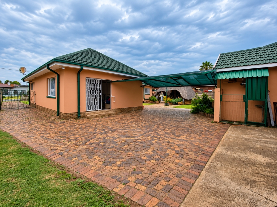 3 Bedroom Property for Sale in Sonland Park Gauteng