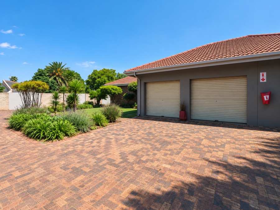 2 Bedroom Property for Sale in Three Rivers East Gauteng