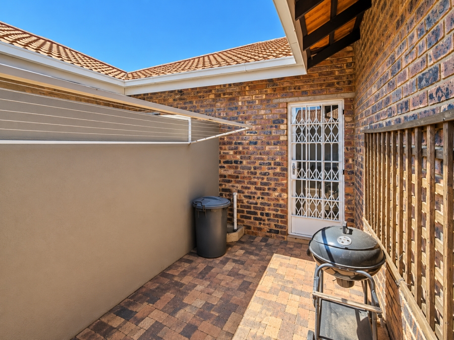 2 Bedroom Property for Sale in Three Rivers East Gauteng