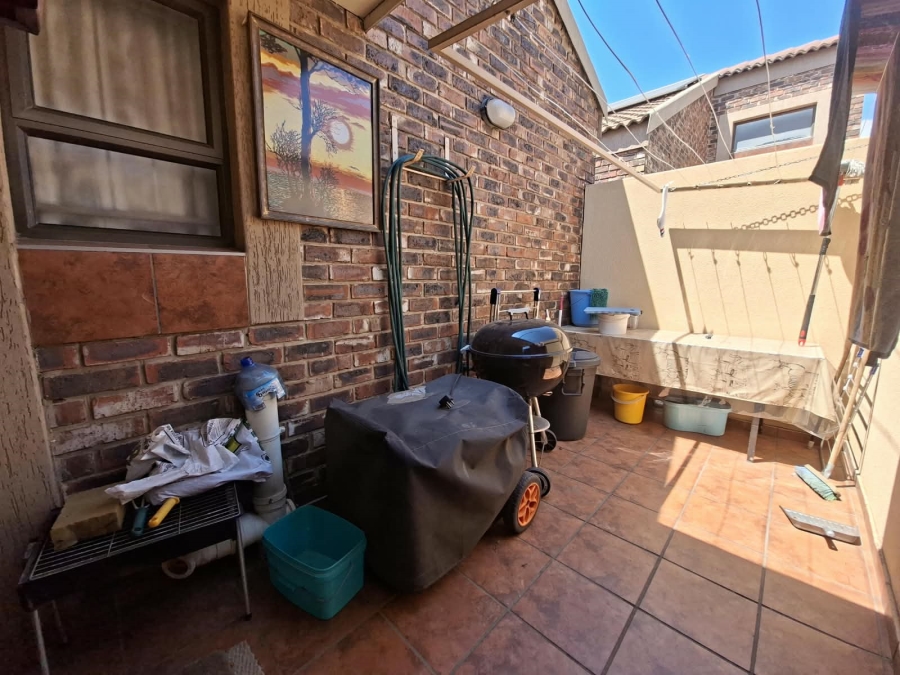 2 Bedroom Property for Sale in Three Rivers Gauteng