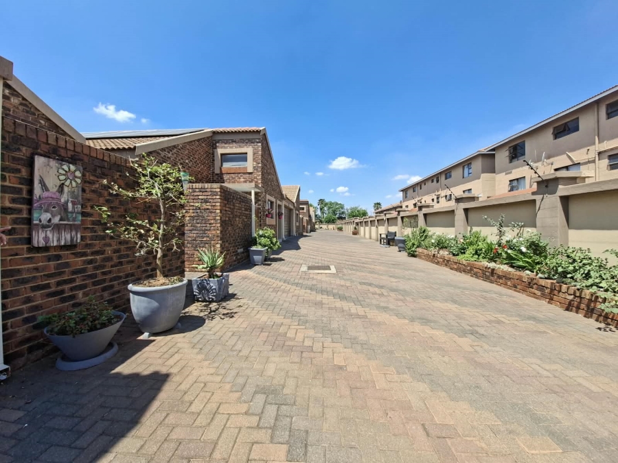 2 Bedroom Property for Sale in Three Rivers Gauteng