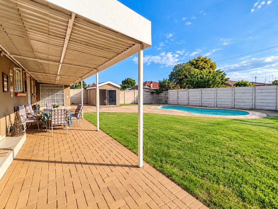 4 Bedroom Property for Sale in Risiville Gauteng