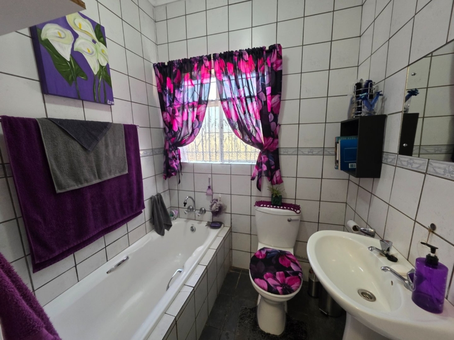 To Let 3 Bedroom Property for Rent in Kookrus Gauteng