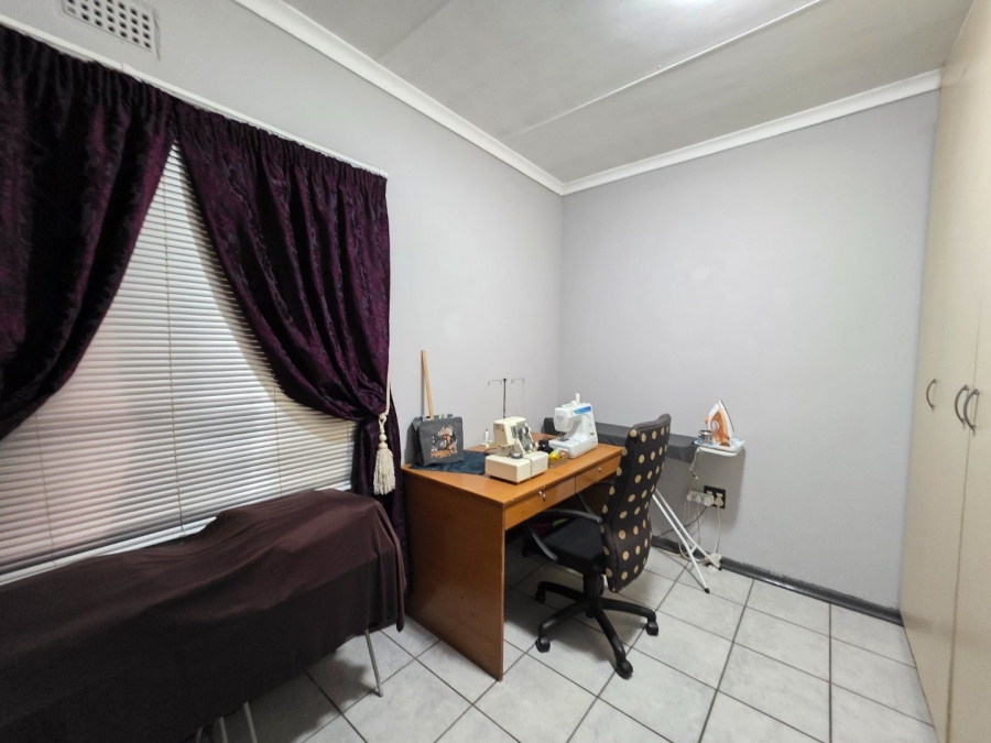 To Let 3 Bedroom Property for Rent in Kookrus Gauteng