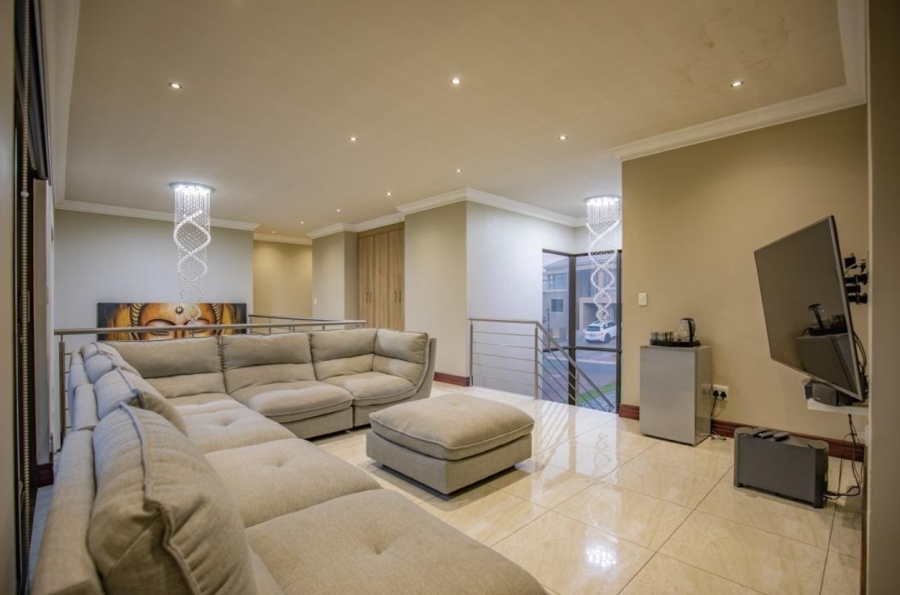 To Let 4 Bedroom Property for Rent in Blue Valley Golf Estate Gauteng