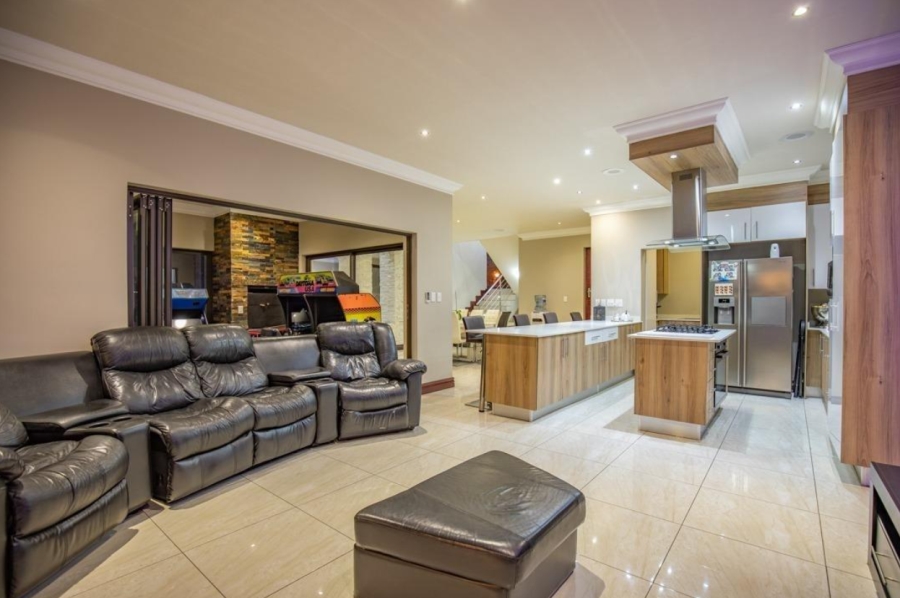 To Let 4 Bedroom Property for Rent in Blue Valley Golf Estate Gauteng