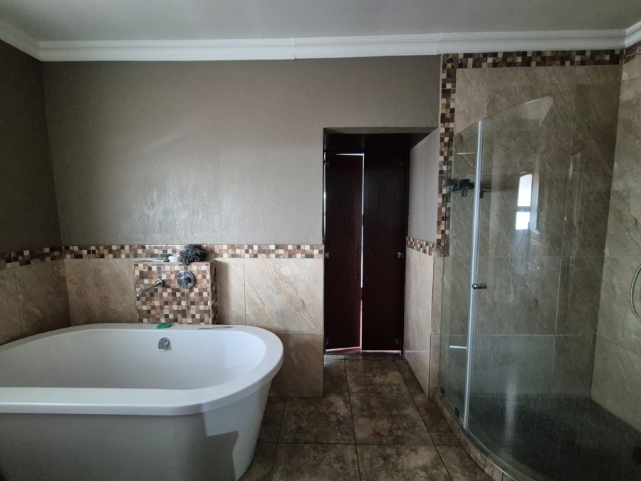 6 Bedroom Property for Sale in Vanderbijlpark SE 8 Gauteng