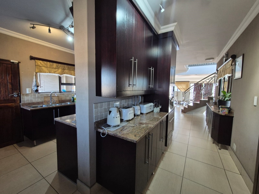6 Bedroom Property for Sale in Vanderbijlpark SE 8 Gauteng