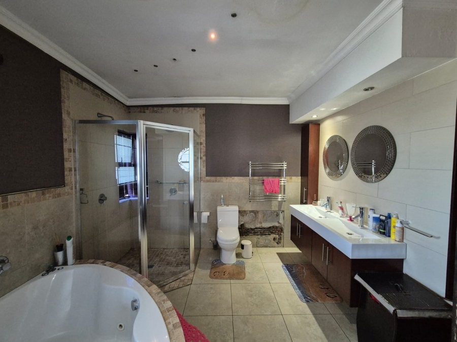 6 Bedroom Property for Sale in Vanderbijlpark SE 8 Gauteng