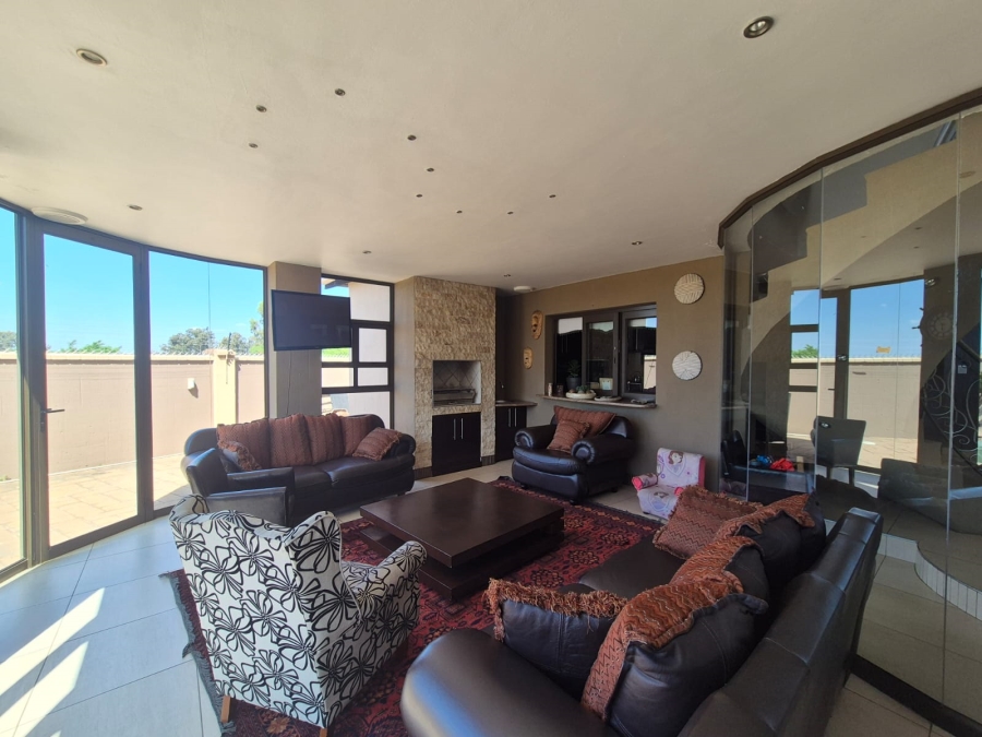 6 Bedroom Property for Sale in Vanderbijlpark SE 8 Gauteng