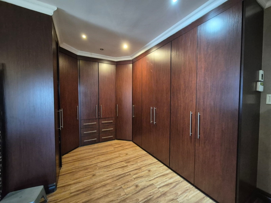 6 Bedroom Property for Sale in Vanderbijlpark SE 8 Gauteng