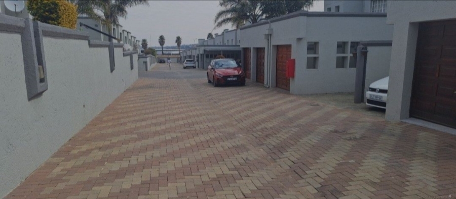 3 Bedroom Property for Sale in Oakdene Gauteng