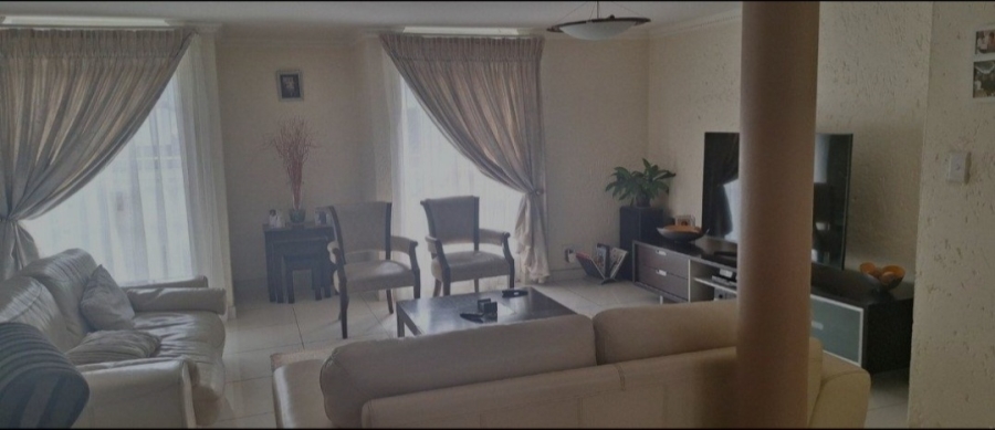 3 Bedroom Property for Sale in Oakdene Gauteng
