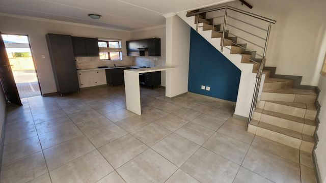 2 Bedroom Property for Sale in Blue Hills Gauteng