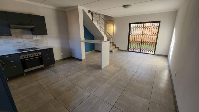 2 Bedroom Property for Sale in Blue Hills Gauteng