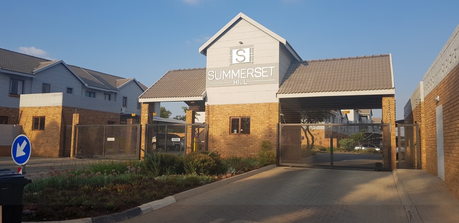 2 Bedroom Property for Sale in Blue Hills Gauteng