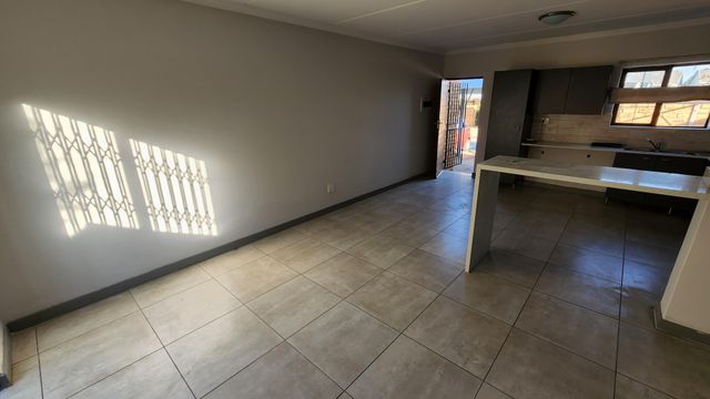 2 Bedroom Property for Sale in Blue Hills Gauteng