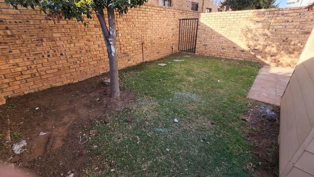 2 Bedroom Property for Sale in Blue Hills Gauteng