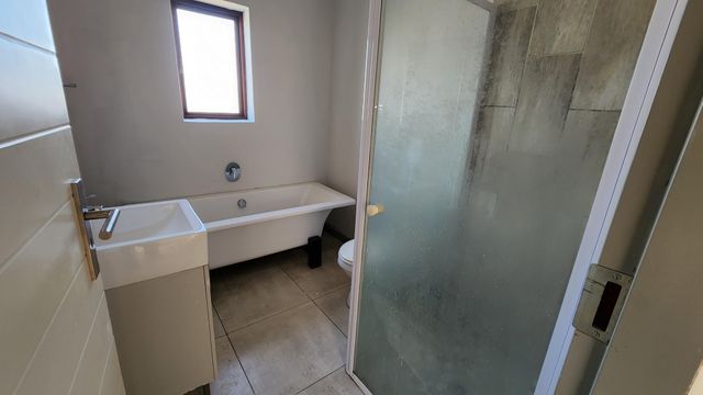 2 Bedroom Property for Sale in Blue Hills Gauteng