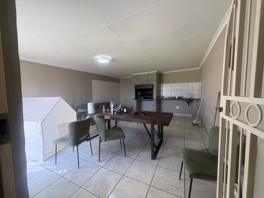 4 Bedroom Property for Sale in Rustivia Gauteng