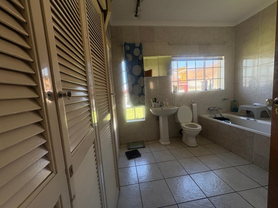 4 Bedroom Property for Sale in Rustivia Gauteng