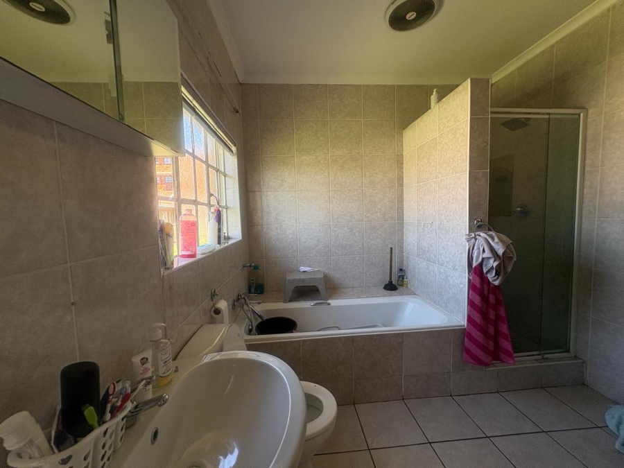 4 Bedroom Property for Sale in Rustivia Gauteng