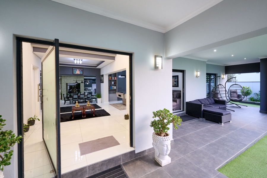 5 Bedroom Property for Sale in Waterfall Country Estate Gauteng