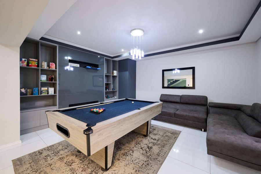 5 Bedroom Property for Sale in Waterfall Country Estate Gauteng