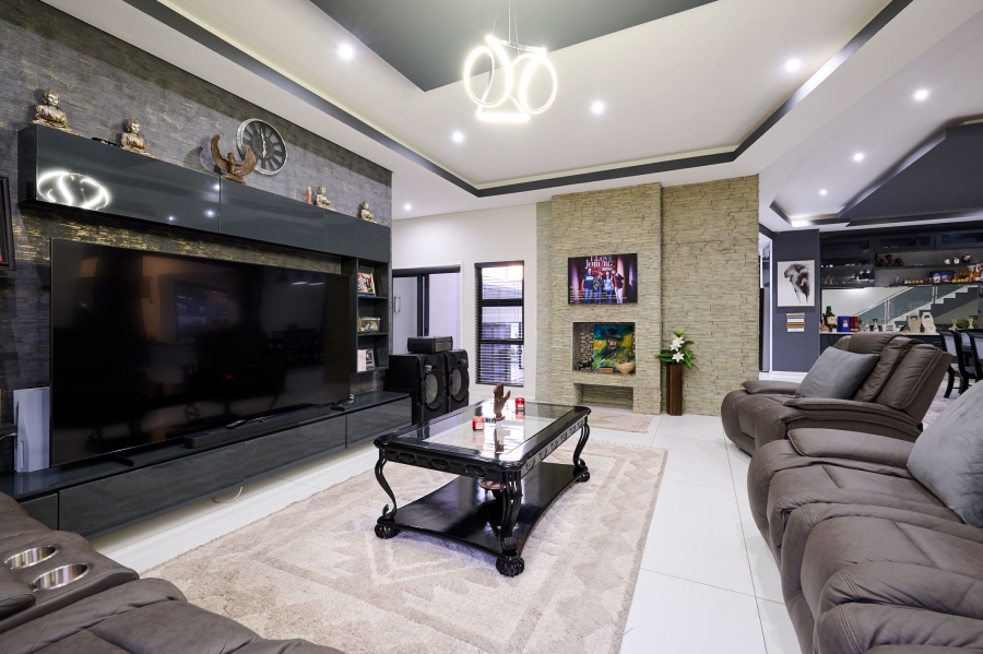 5 Bedroom Property for Sale in Waterfall Country Estate Gauteng