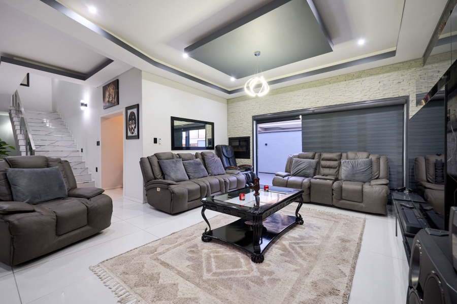 5 Bedroom Property for Sale in Waterfall Country Estate Gauteng