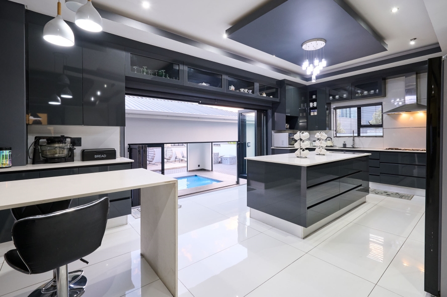 5 Bedroom Property for Sale in Waterfall Country Estate Gauteng