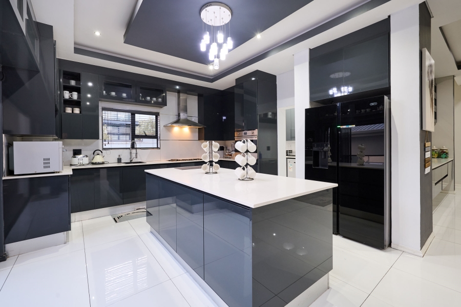 5 Bedroom Property for Sale in Waterfall Country Estate Gauteng