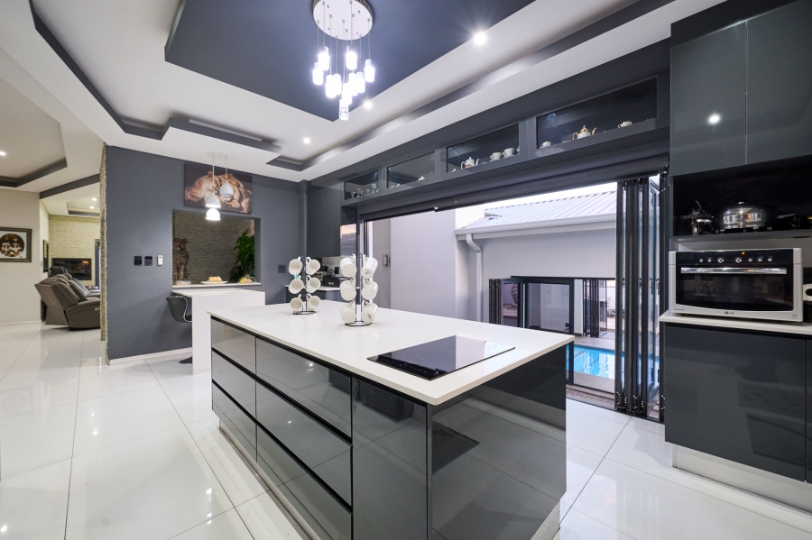 5 Bedroom Property for Sale in Waterfall Country Estate Gauteng