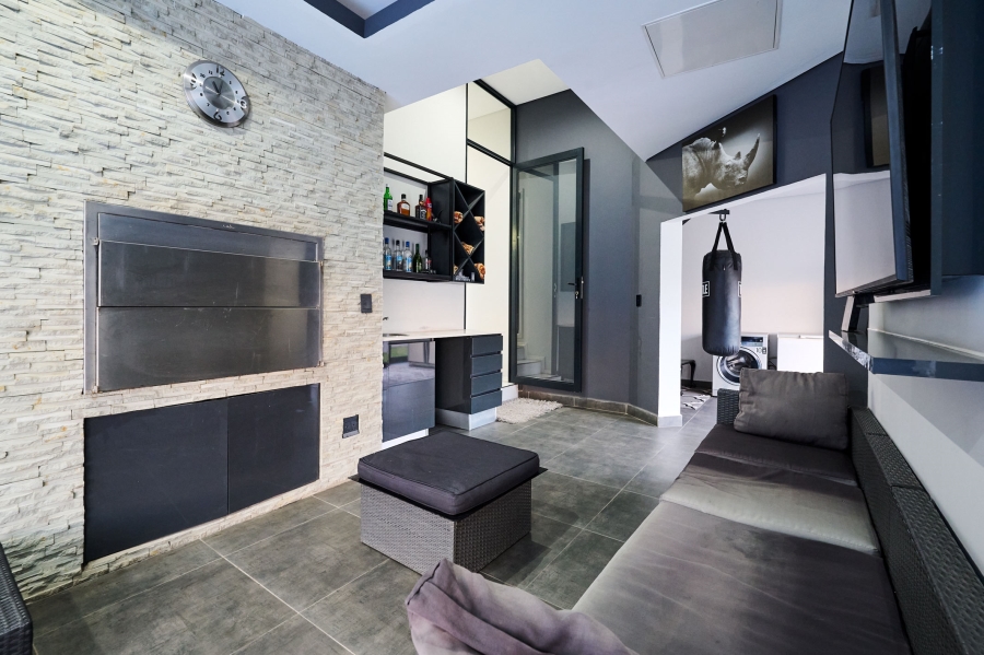 5 Bedroom Property for Sale in Waterfall Country Estate Gauteng